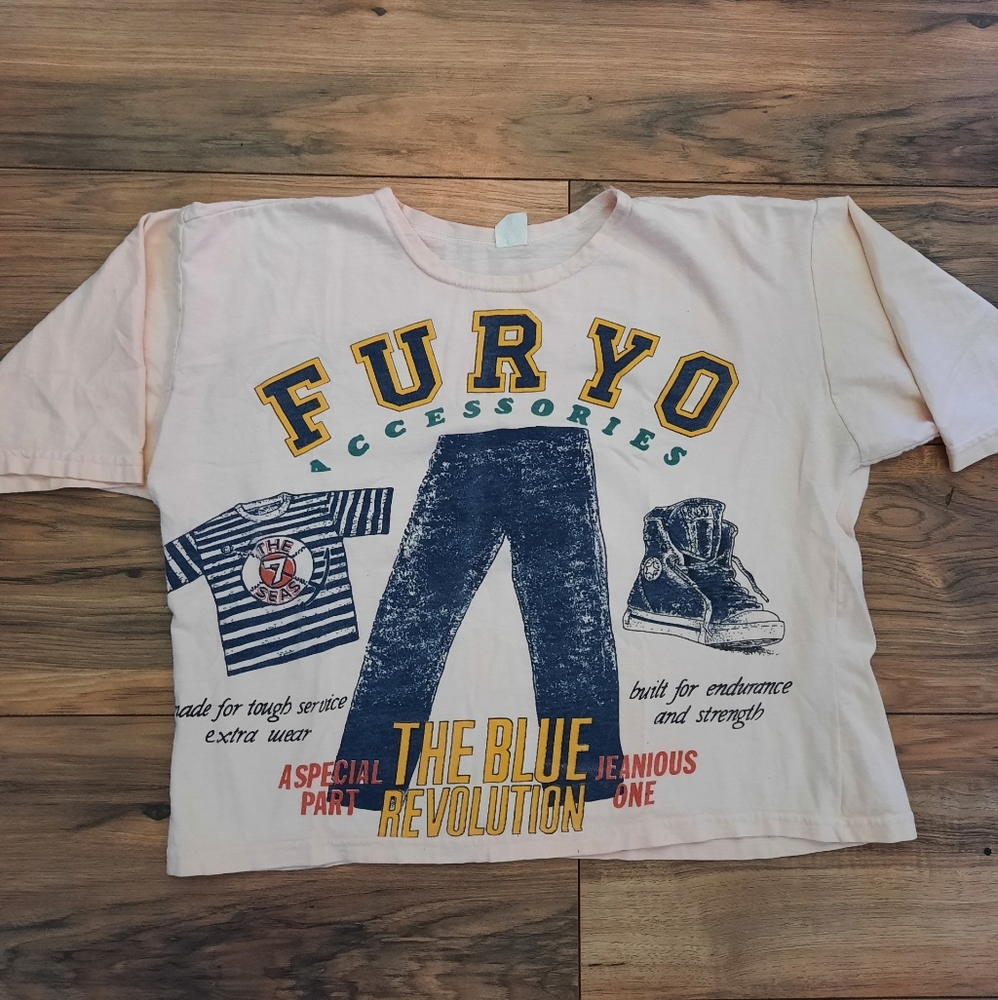 *Vintage alert* rare shirt. Women's size medium short sleeve shirt.